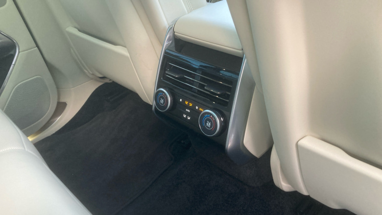 Land Rover Range Rover 3.0 D300 SE 4dr Auto Diesel Estate